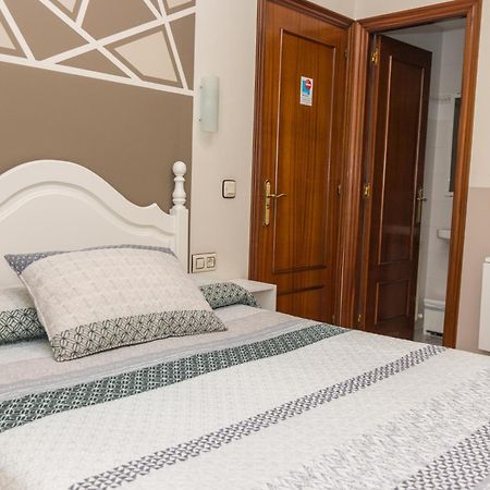 Hotel Plaza Onís Esterno foto