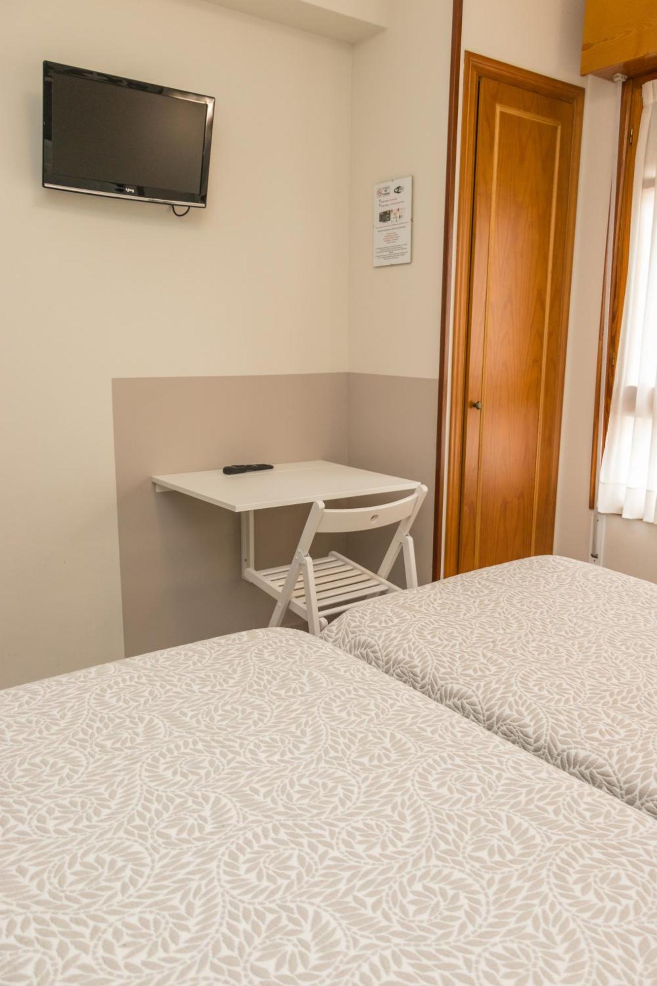 Hotel Plaza Onís Esterno foto